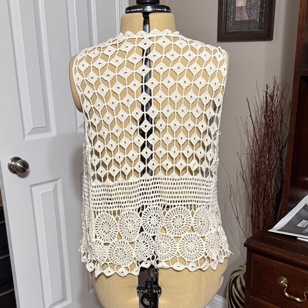 Crochet Lace Vest - Picture 4 of 4